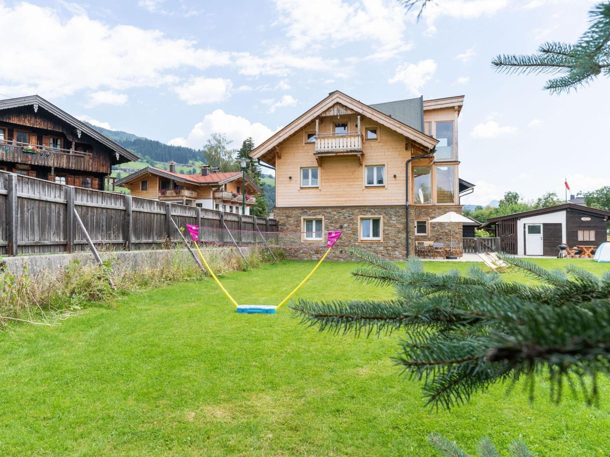 Central Apartment With Balcony Terrace Garden Deckchairs Бриксен-им-Тале Экстерьер фото