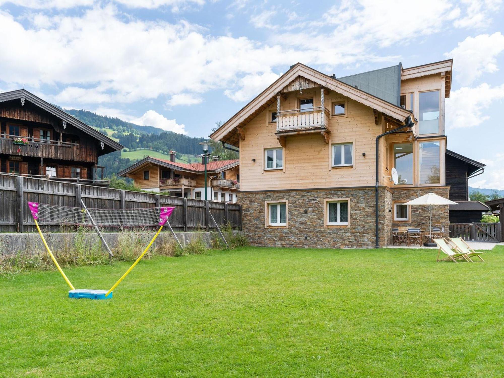 Central Apartment With Balcony Terrace Garden Deckchairs Бриксен-им-Тале Экстерьер фото